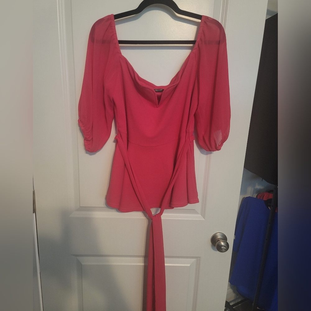Hot pink peplum blouse w tie never worn. Size 1xl I give bundle discounts